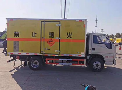 谢家集爆破器材运输车工人安全操作规范与智能技术保障